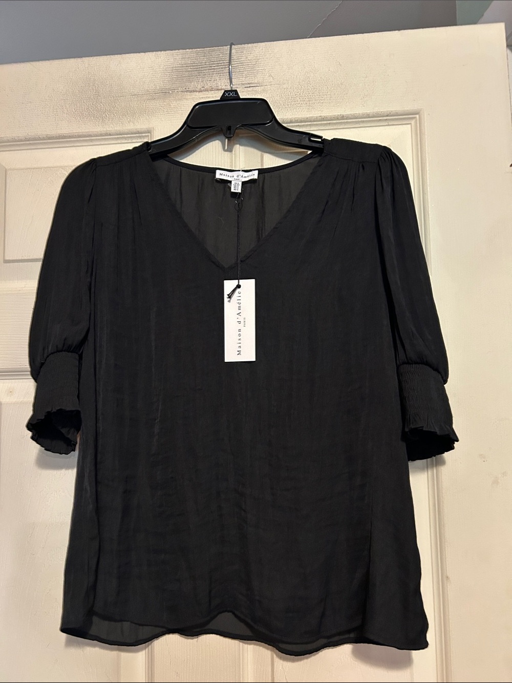 Maison d’Amelie Black V-Neck Blouse Size Small